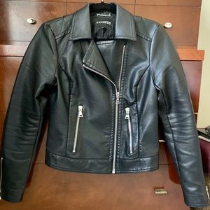 BLACK LEATHER JACKET